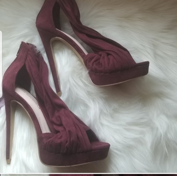 Sale Shoe Republic LA Maroon Color Heels - Picture 2 of 9